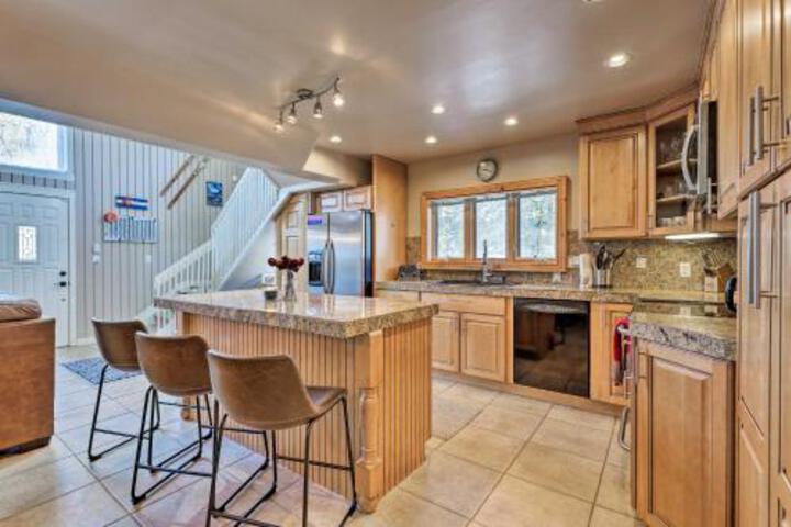 Breck House W / Deck Hot Tub 1 Mi To Downtown - thumb 0