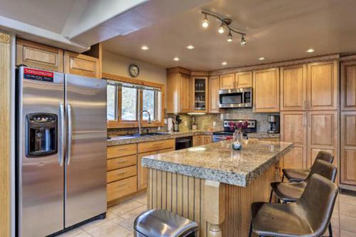 Breck House W / Deck Hot Tub 1 Mi To Downtown - thumb 1