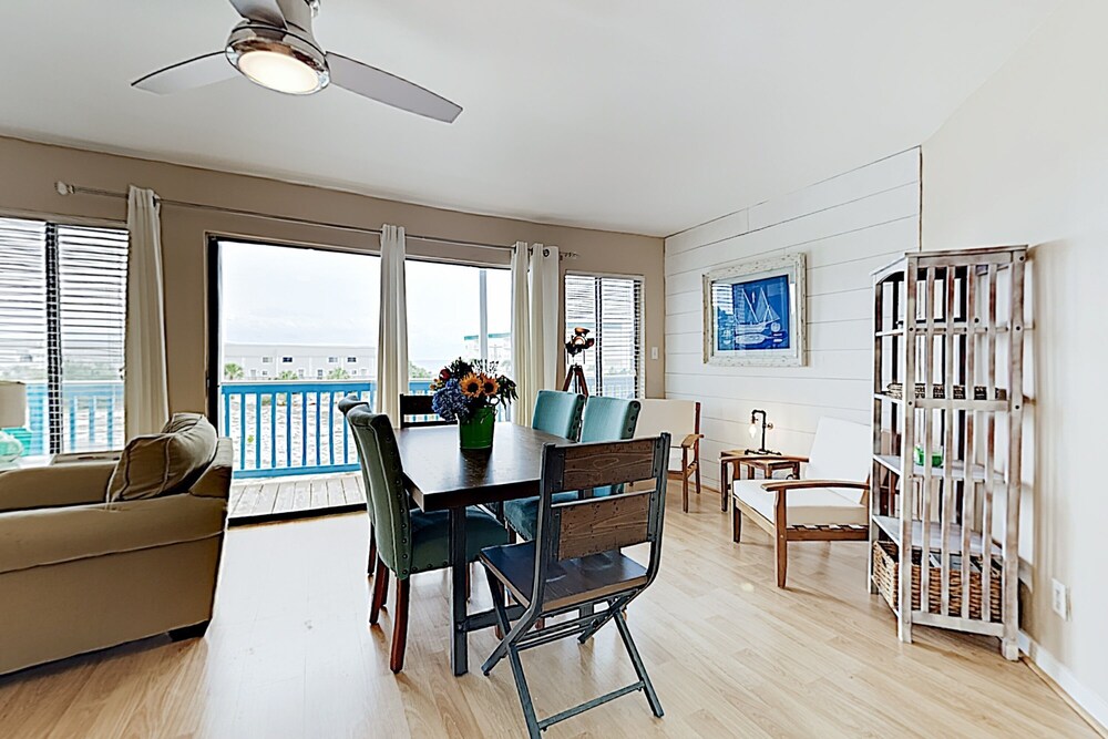 New Listing! Gulf View : Heated Pool Hot Tub 2 Bedroom Condo - thumb 4