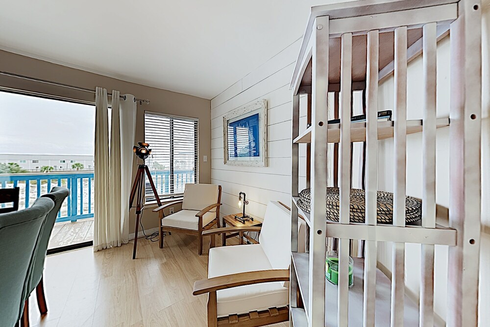 New Listing! Gulf View : Heated Pool Hot Tub 2 Bedroom Condo - thumb 5