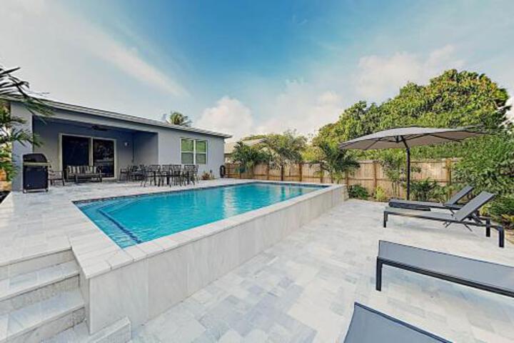 New Listing! Beautifully Renovated Home W / Pool Home - thumb 4