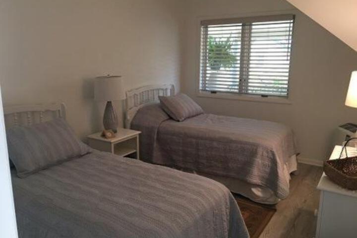 17C Miller Condo - thumb 1