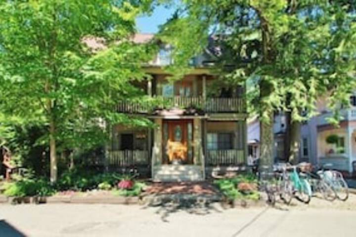 12 Morris 4 2 Bedroom Condo - thumb 1