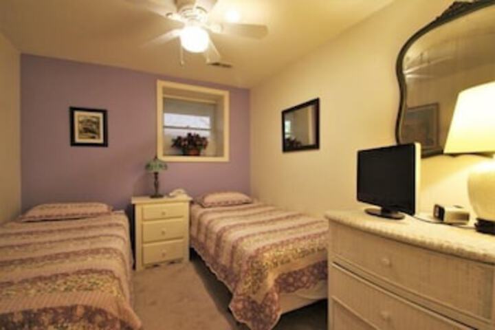 12 Morris 4 2 Bedroom Condo - thumb 7