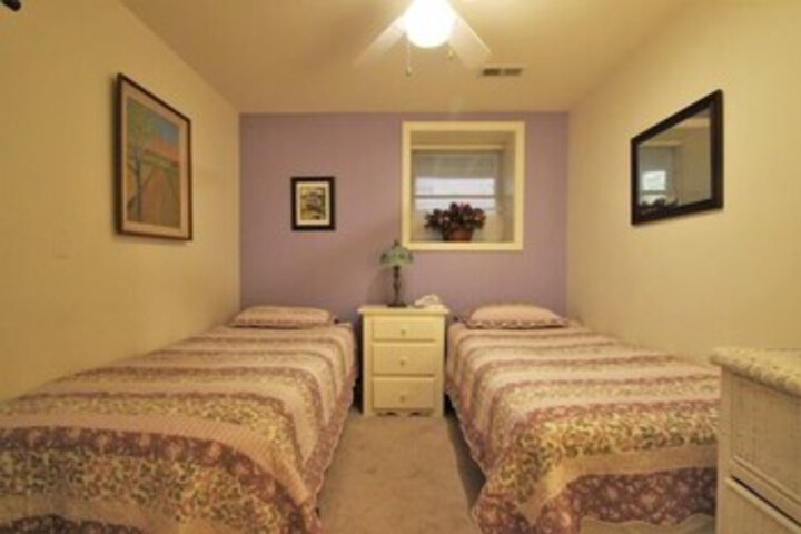 12 Morris 4 2 Bedroom Condo - thumb 6