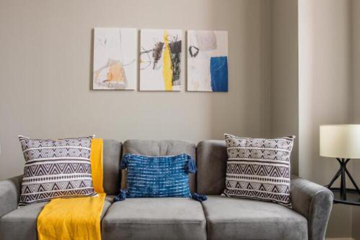 Rustic 1BR Apt In Downtown - thumb 6