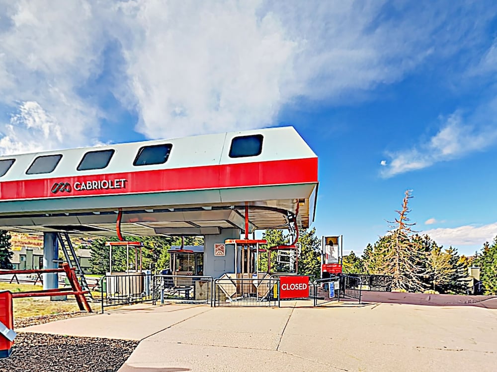 New Listing! Blackstone All Suite W / Pool & Gym 2 Bedroom Condo - thumb 1