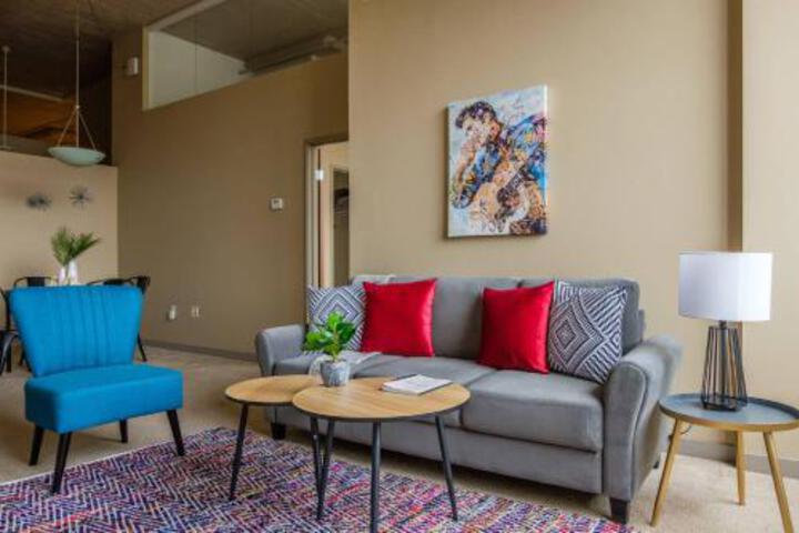 Downtown 2BR Apt Near The Park - thumb 0