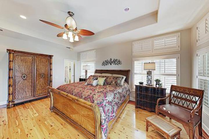 New Listing! Canal Home W / Pool Hot Tub & Dock Home - thumb 0