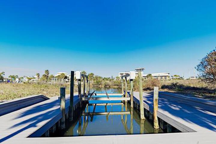 New Listing! Canal Home W / Pool Hot Tub & Dock Home - thumb 4