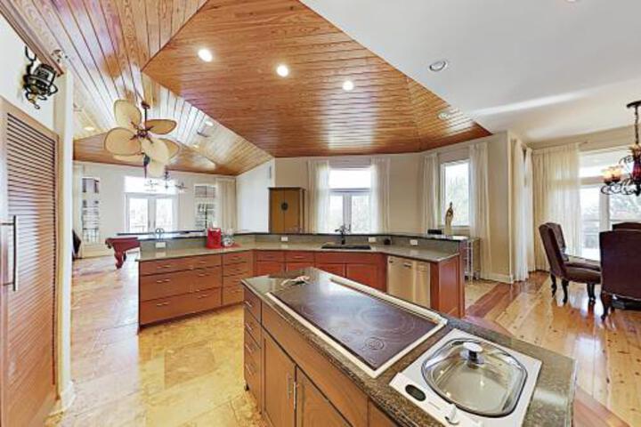 New Listing! Canal Home W / Pool Hot Tub & Dock Home - thumb 1