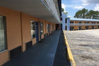 Ashburn Inn  RV Park