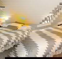 Moana Circle Chalet Lakeside of HWY - Tourism Bookings