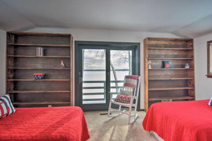 Cozy Lake Mitchell Cabin With Waterfront Views! - thumb 5