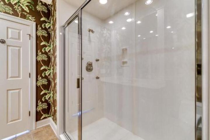  Atlantis (7 Bdrm / 7.5 Bath Sleeps 22) - thumb 2