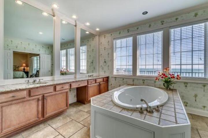  Atlantis (7 Bdrm / 7.5 Bath Sleeps 22) - thumb 4