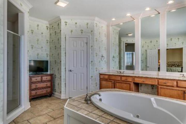  Atlantis (7 Bdrm / 7.5 Bath Sleeps 22) - thumb 7