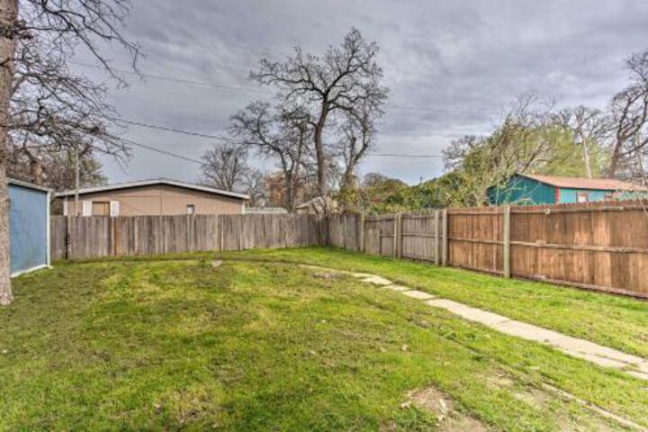 Modern Family Home With Yard Less Than 1Mi To Cowboys Stadium - thumb 6