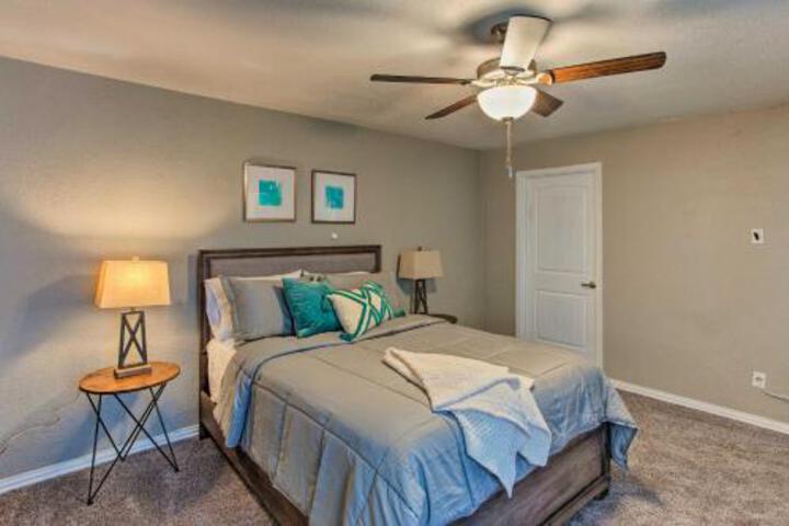 Modern Family Home With Yard Less Than 1Mi To Cowboys Stadium - thumb 0