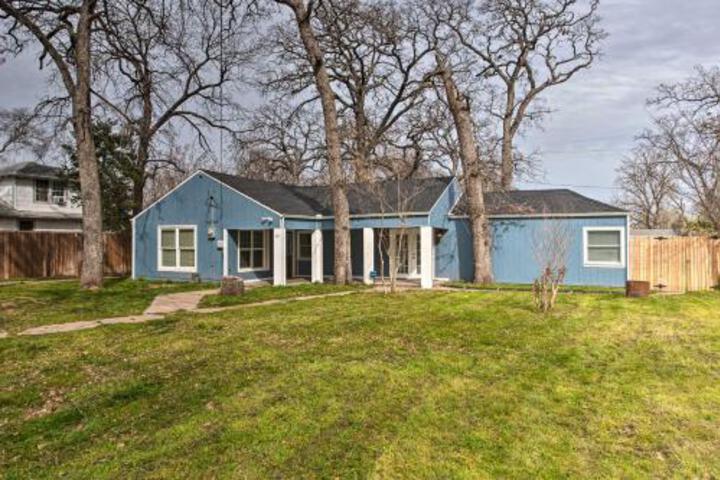 Modern Family Home With Yard Less Than 1Mi To Cowboys Stadium - thumb 3