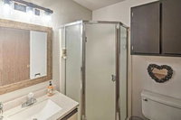 Single Story Home w / Yard 1 Mi to Windsor Launch