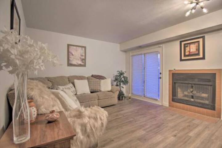 Townhome W / Fireplace Walk To Shops + Dining! - thumb 3