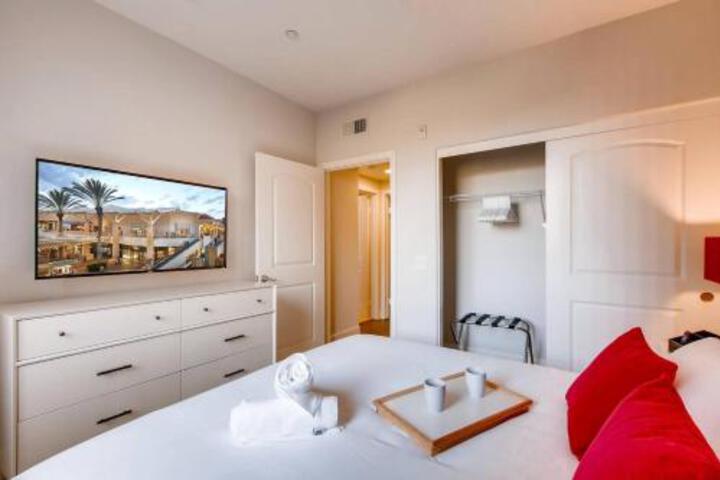 (FV3 Stylish San Diego 2BR / 2BTH With Pool Gym Parking & More 10 Minutes From Downtown! - thumb 6