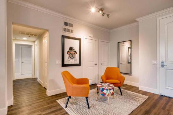 (FV3 Stylish San Diego 2BR / 2BTH With Pool Gym Parking & More 10 Minutes From Downtown! - thumb 2