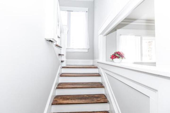 Large Lakeview Home! Walkable & Trendy - thumb 2