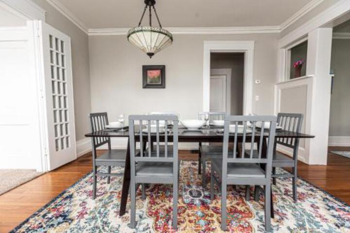 Large Lakeview Home! Walkable & Trendy - thumb 5