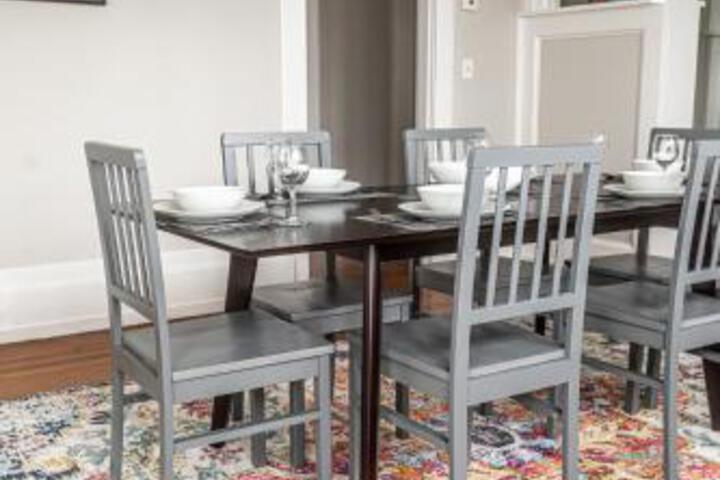 Large Lakeview Home! Walkable & Trendy - thumb 1