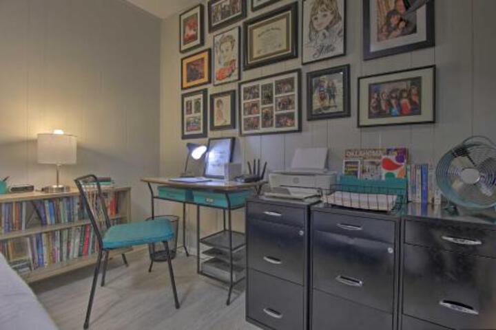 Mid Century Modern Oasis With Spacious Patio! - thumb 0