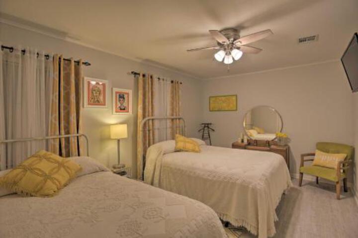 Mid Century Modern Oasis With Spacious Patio! - thumb 5