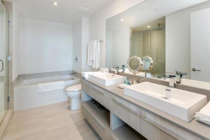 2019 New HydeHouse SW 3BR CORNER SUITE +14TH Floor - thumb 5