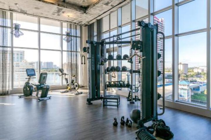 2019 New HydeHouse SW 3BR CORNER SUITE +14TH Floor - thumb 2