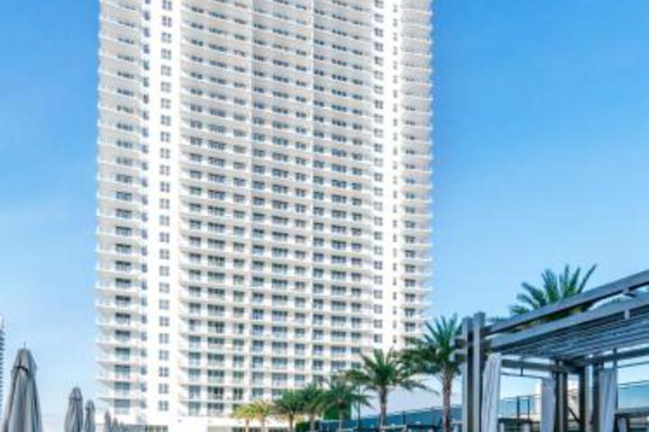 2019 New HydeHouse SW 3BR CORNER SUITE +14TH Floor - thumb 3