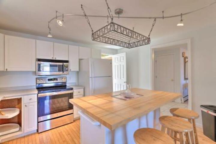 Private Lakefront Retreat: 4 Mi To The Beach! - thumb 5