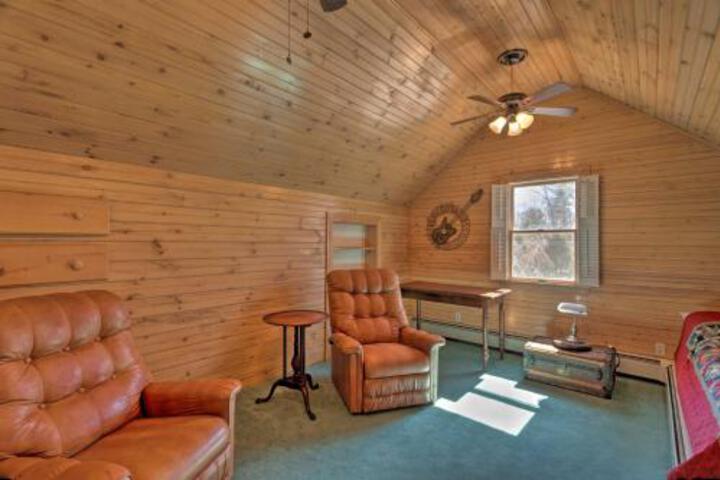 Private Lakefront Retreat: 4 Mi To The Beach! - thumb 2