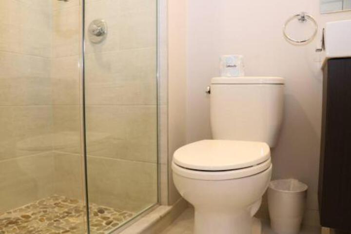 A Stylish Stay W / A Queen Bed Heated Floors.. #29 - thumb 2