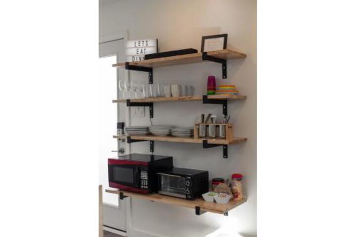 Modern Minimalist Comfort 5 Minutes From Downtown - thumb 3