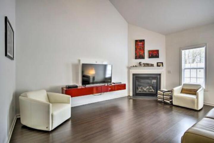 Inviting High Point Townhome W / Patio+Privacy - thumb 3