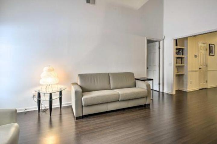 Inviting High Point Townhome W / Patio+Privacy - thumb 4