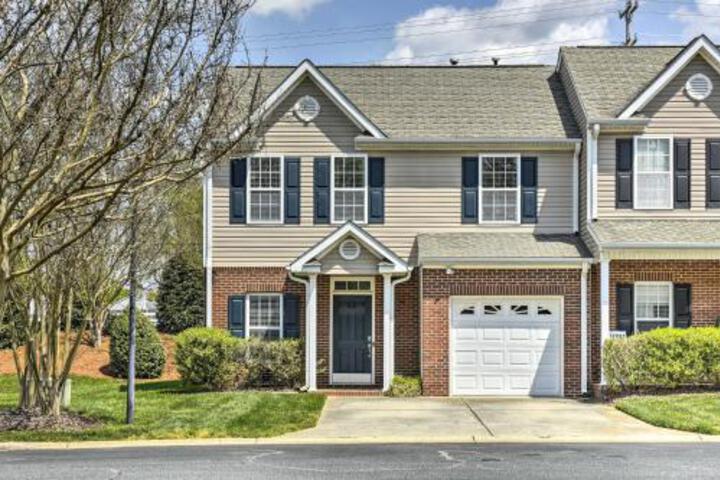 Inviting High Point Townhome W / Patio+Privacy - thumb 1