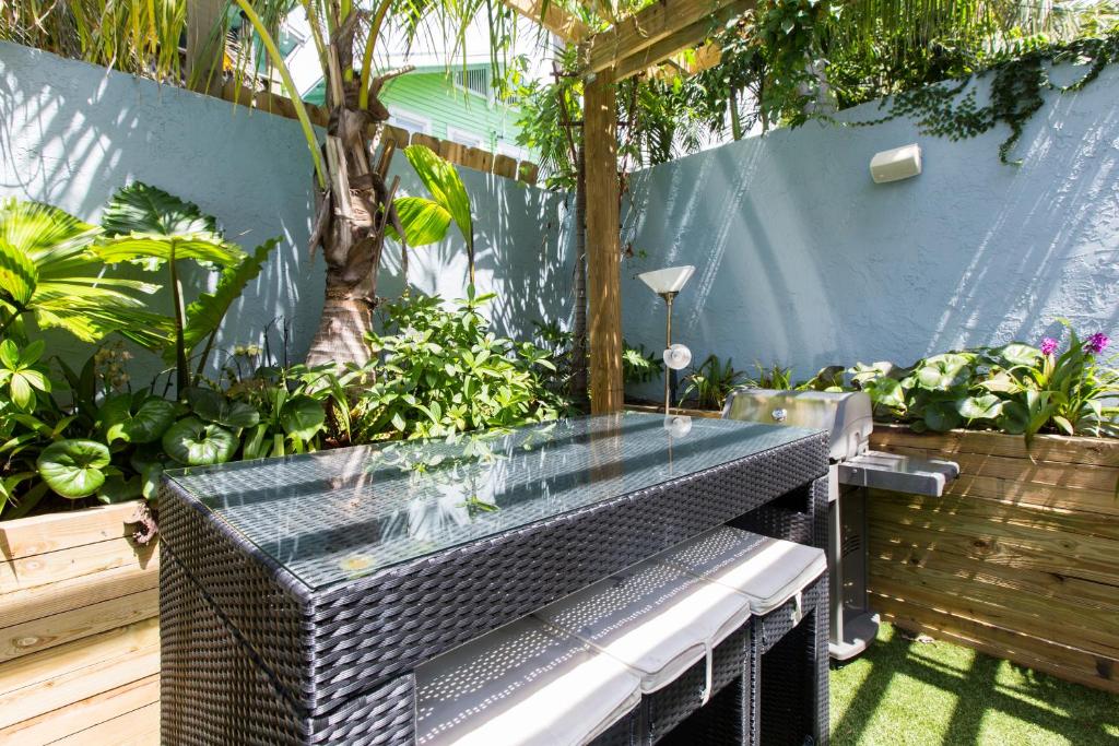 Tropical Garden Bungalow B - thumb 6