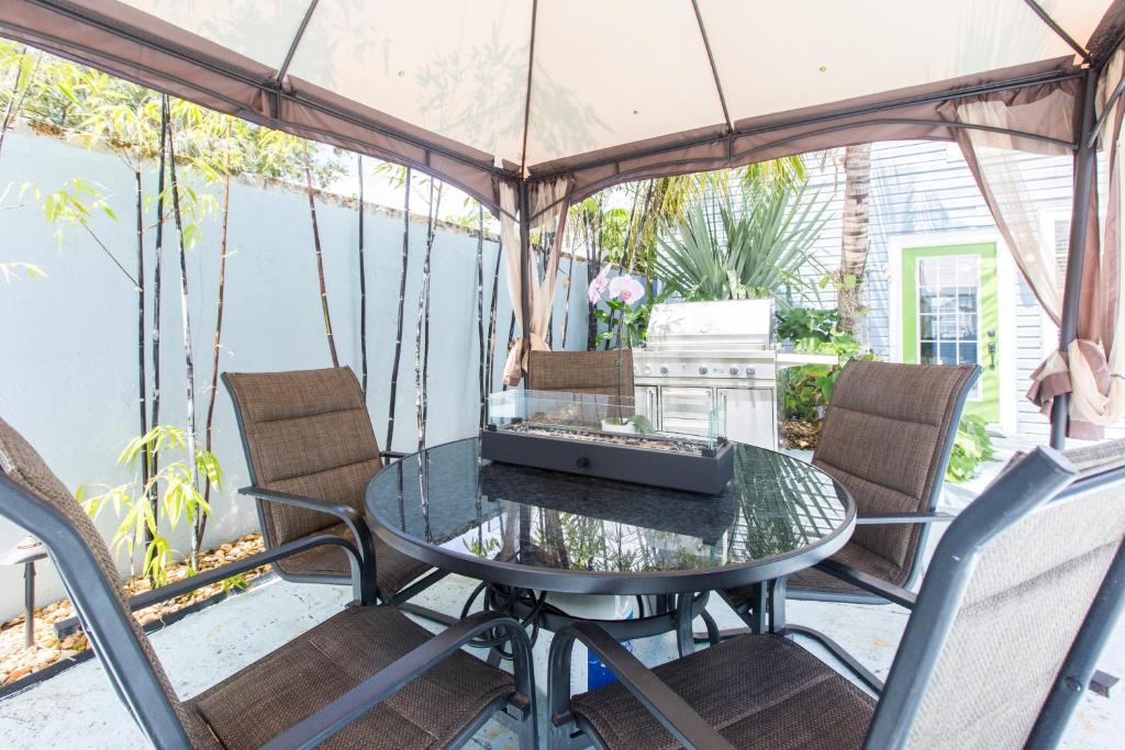 Tropical Garden Bungalow B - thumb 5