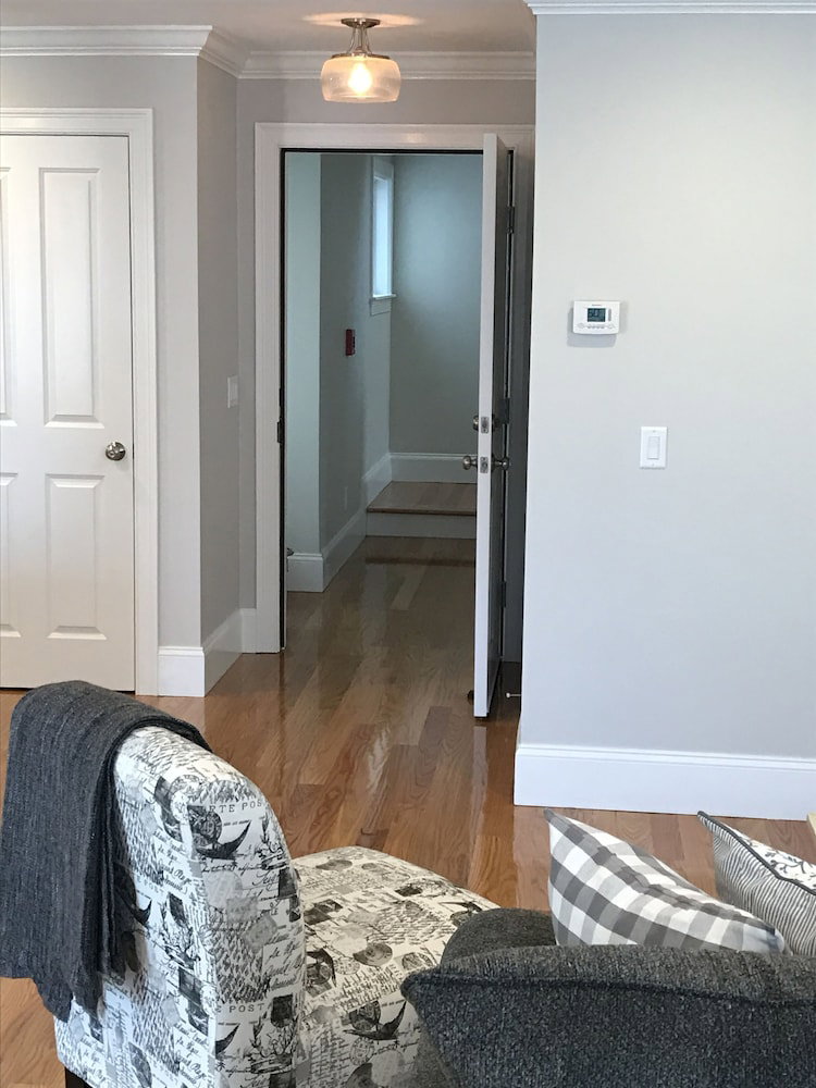 Cole's Court Newport - thumb 6