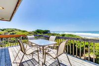 Chriss Oceanfront Getaway