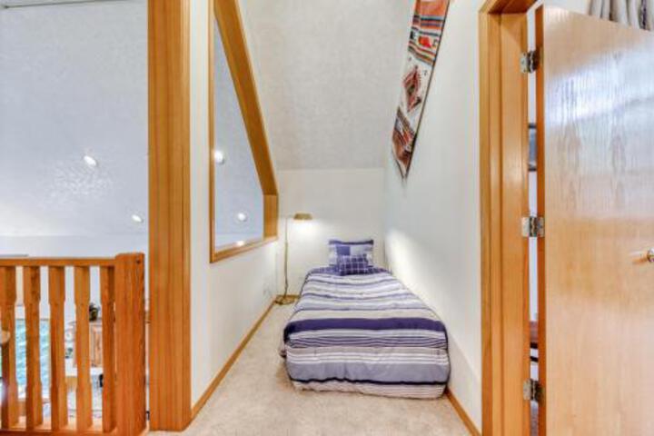 Brooke & Dans Retreat 3 Bedroom Home Plus A 2 Bedroom Apartment - thumb 0