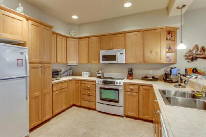 Ocean Lovers Landing - thumb 1