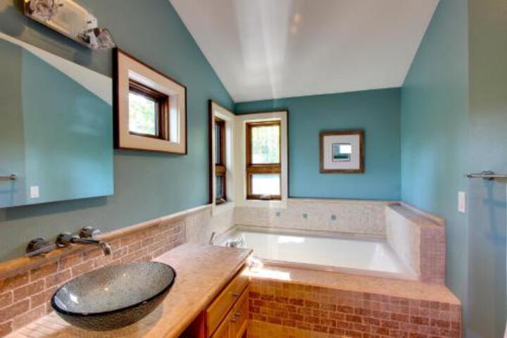 Cascadia Tree House - thumb 1